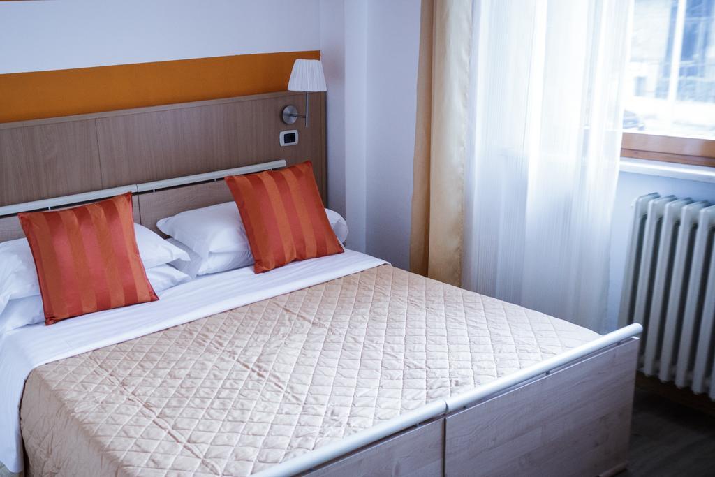 Twelve Hotel Moncalieri Oda fotoğraf