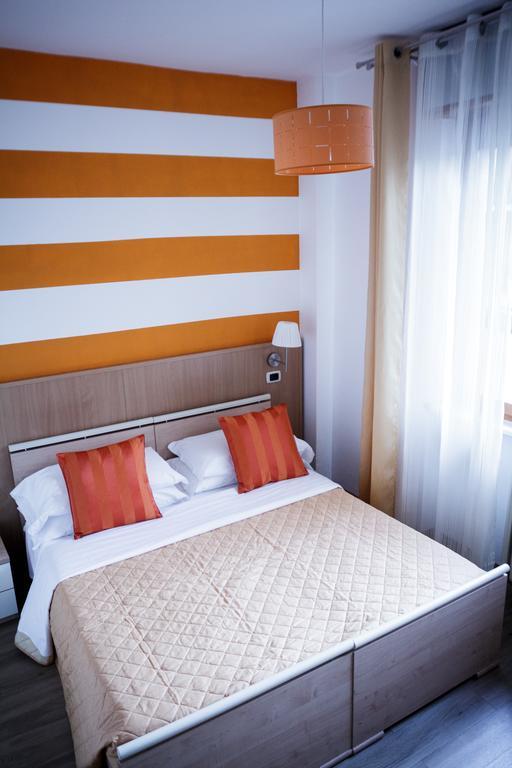 Twelve Hotel Moncalieri Oda fotoğraf