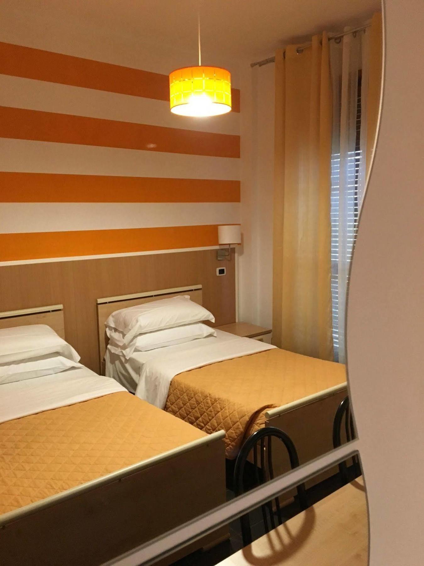 Twelve Hotel Moncalieri Oda fotoğraf