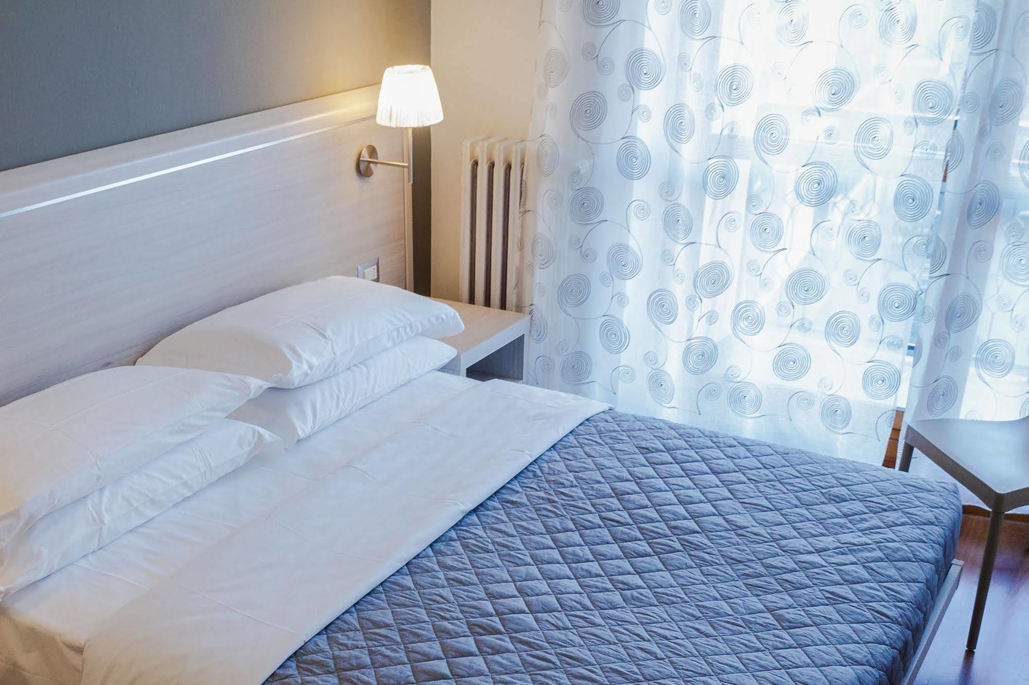 Twelve Hotel Moncalieri Oda fotoğraf
